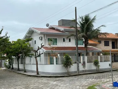 Sobrado com 6 Quartos à venda, 243m² no Centro, Penha