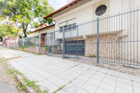 Casa com 4 Quartos à venda, 246m² no Passo da Areia, Porto Alegre