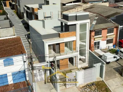 Sobrado com 3 Quartos à venda, 175m² no Fazendinha, Curitiba