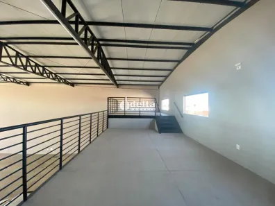 Ponto Comercial à venda, 420m² no Segismundo Pereira, Uberlândia