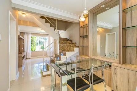 Sobrado com 3 Quartos para alugar, 157m² no Campo Comprido, Curitiba