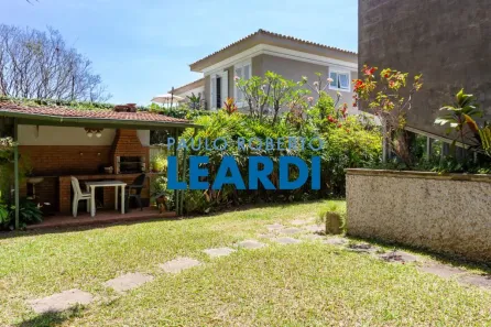 Sobrado com 4 Quartos à venda, 381m² no Jardim Everest, São Paulo
