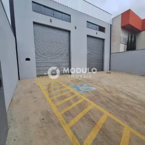 Galpão/Depósito/Armazém para alugar, 240m² no Brasil, Uberlândia