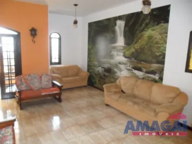 Sobrado com 5 Quartos à venda, 450m² no Jardim Bela Vista, Jacareí