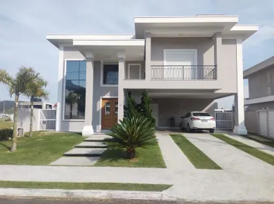 Casa de Condomínio com 2 Quartos para alugar, 200m² no Santa Regina, Camboriú