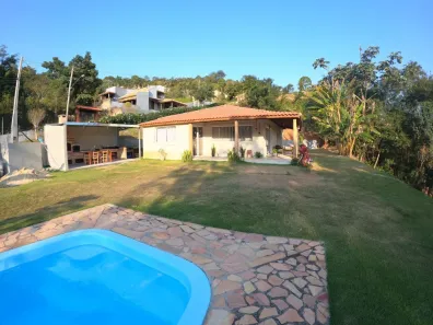 Fazenda/Sítio com 3 Quartos à venda, 190m² no Centro, Igaratá