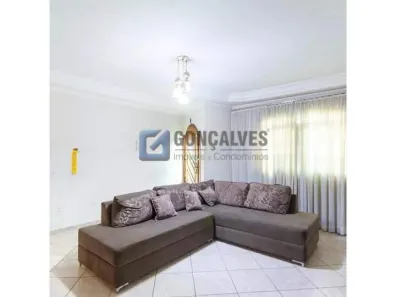 Sobrado com 3 Quartos para alugar, 205m² no Bangú, Santo André