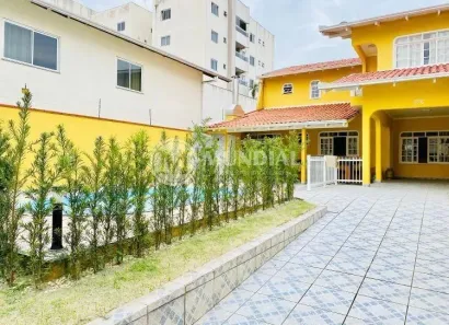 Casa com 4 Quartos para alugar, 275m² no Nações, Balneário Camboriú