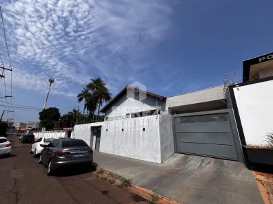 Casa com 4 Quartos à venda, 234m² no Amambaí, Campo Grande