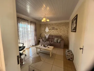 Sobrado com 4 Quartos à venda, 164m² no Novo Mundo, Curitiba