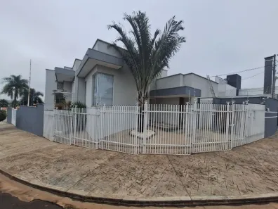 Casa com 4 Quartos para alugar, 450m² no Jardim Acapulco, Marília