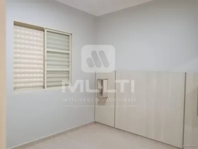 Casa com 3 Quartos para alugar, 150m² no Granada, Uberlândia