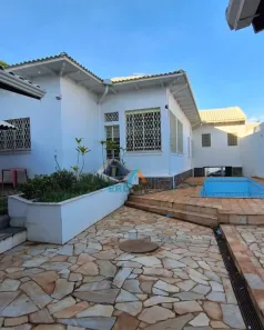 Casa com 6 Quartos para alugar, 500m² no Fabrício, Uberaba