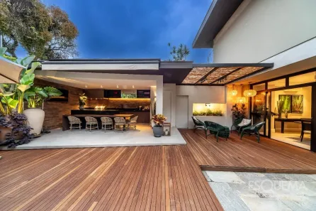 Casa com 3 Quartos para alugar, 326m² no Jardim Everest, São Paulo
