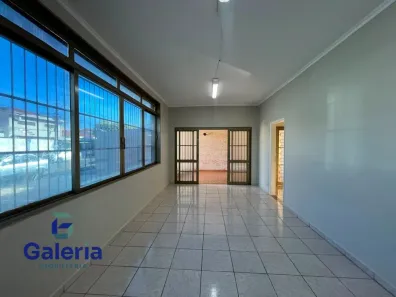 Casa com 3 Quartos para alugar, 250m² no Jardim Irajá, Ribeirão Preto