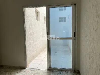 Sala Comercial para alugar, 11m² no Umuarama, Uberlândia