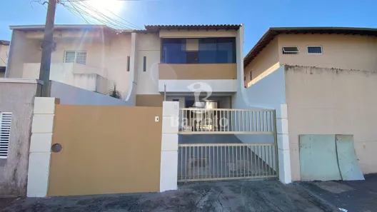 Sobrado com 3 Quartos à venda, 244m² no Alpes, Londrina