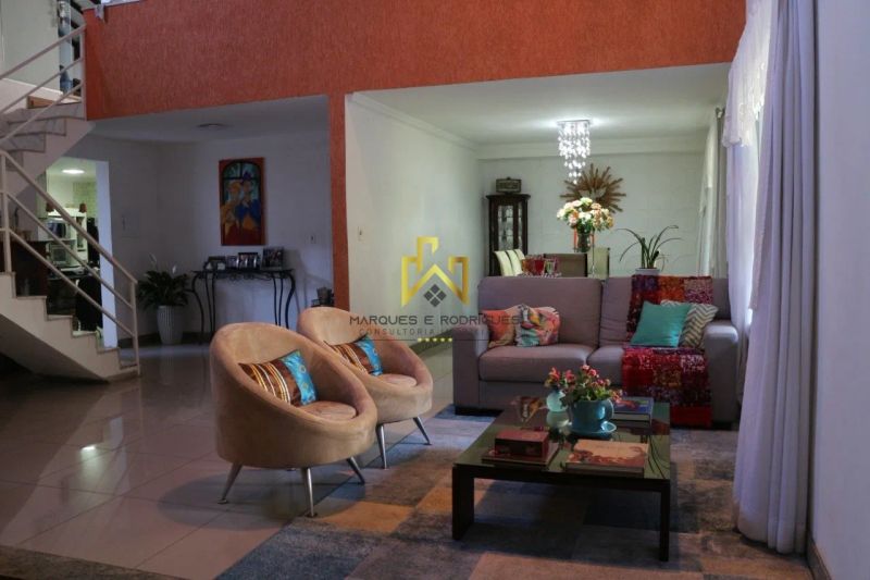 Casa com 5 quartos — Santa Amélia, Belo Horizonte