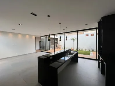 Casa com 3 Quartos à venda, 340m² no Interlagos, Araguari