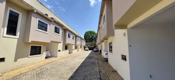Casa de Condomínio com 3 Quartos para alugar, 132m² no Santa Genoveva, Goiânia