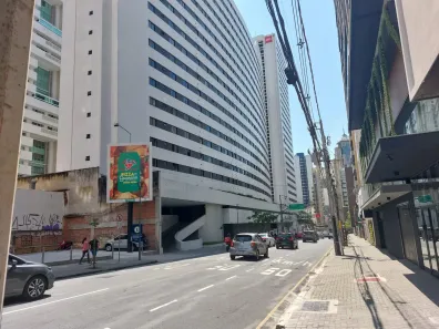 Apartamento com 2 Quartos para alugar, 69m² no Centro, Curitiba