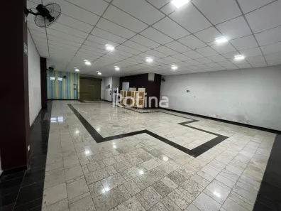 Galpão/Depósito/Armazém para alugar, 240m² no Daniel Fonseca, Uberlândia