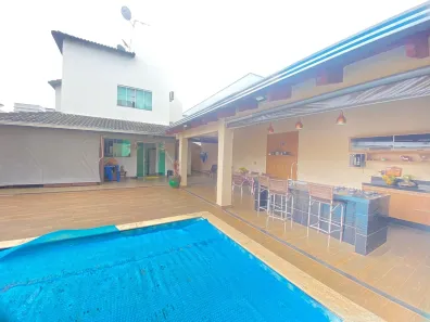 Sobrado com 3 Quartos à venda, 320m² no Jardim Inconfidência, Uberlândia
