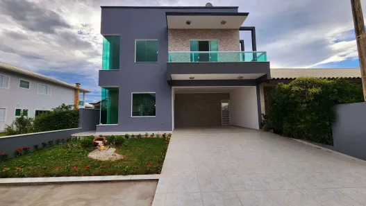 Sobrado com 4 Quartos à venda, 247m² no Jardim Tres Marias, Peruíbe