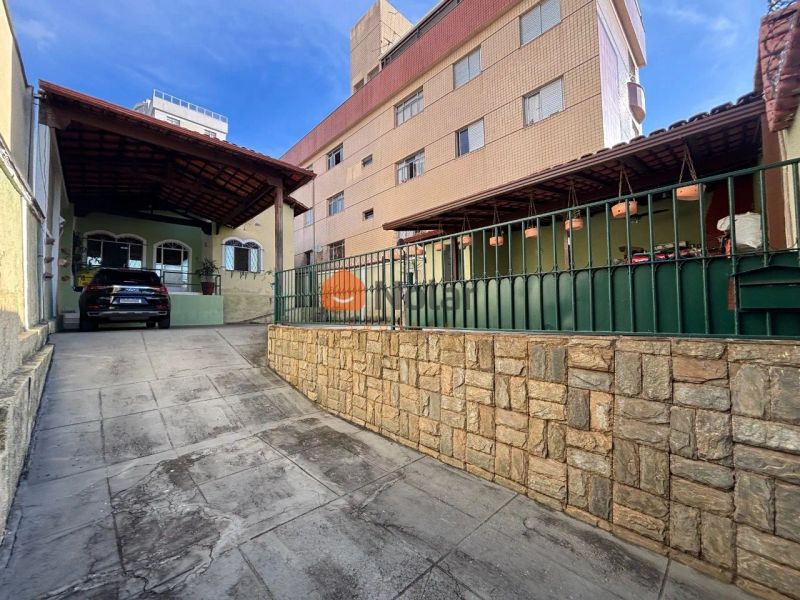 Casa com 4 quartos — Sagrada Família, Belo Horizonte