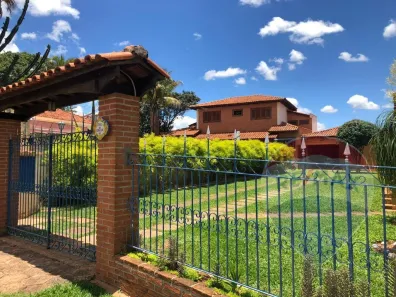 Casa com 6 Quartos à venda, 395m² no Jardim Paulista, Dourado
