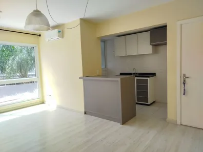 Apartamento com 3 Quartos para alugar, 115m² no Passo da Areia, Porto Alegre