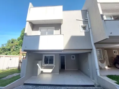 Sobrado com 3 Quartos para alugar, 140m² no Campo Comprido, Curitiba