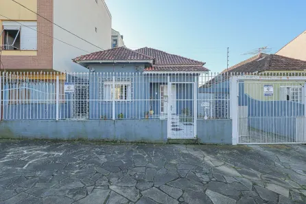 Casa com 3 Quartos à venda, 121m² no Passo da Areia, Porto Alegre