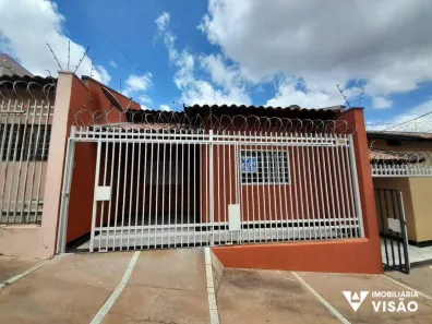 Casa com 2 Quartos para alugar, 56m² no Nossa Senhora da Abadia, Uberaba