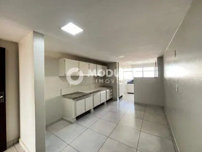Apartamento com 3 Quartos para alugar, 150m² no Centro, Uberlândia