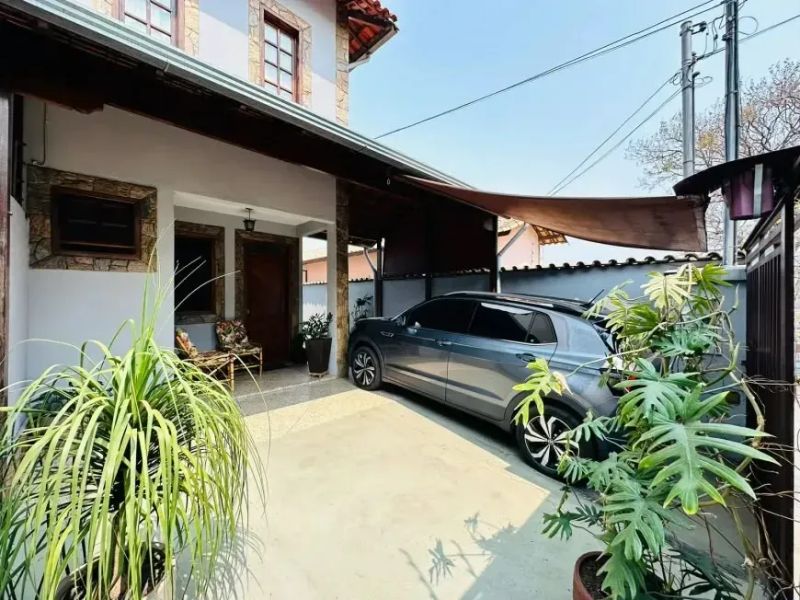 Casa com 3 quartos — Santa Amélia, Belo Horizonte