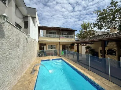Casa com 3 Quartos à venda, 225m² no Itaipu, Niterói