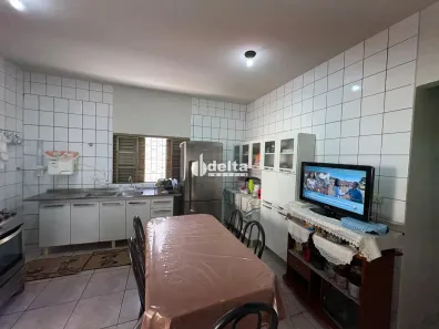 Casa com 3 Quartos à venda, 200m² no São Jorge, Uberlândia