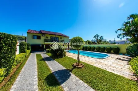 Casa com 3 Quartos para alugar, 200m² no Partenon, Porto Alegre