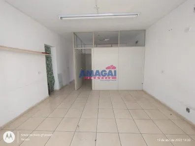 Sala Comercial para alugar, 69m² no Centro, Jacareí