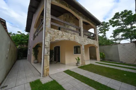 Sobrado com 3 Quartos à venda, 201m² no Jardim Sao Luis, Peruíbe
