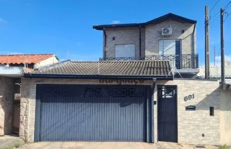 Casa com 3 Quartos à venda, 204m² no Parque São Camilo, Itu