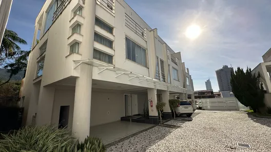 Sobrado com 3 Quartos à venda, 181m² no Fazendinha, Itajaí