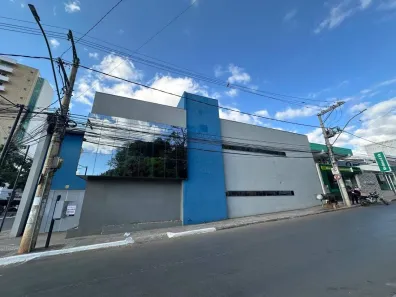 Prédio Comercial para alugar, 500m² no Centro, Montes Claros