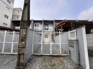 Casa com 2 Quartos para alugar, 62m² no Jardim Iririú, Joinville