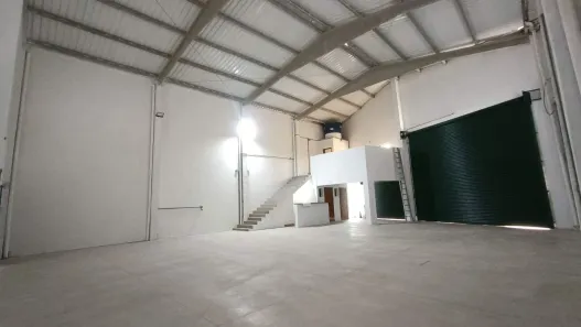 Galpão/Depósito/Armazém para venda ou aluguel, 250m² no Nova Mirim, Praia Grande