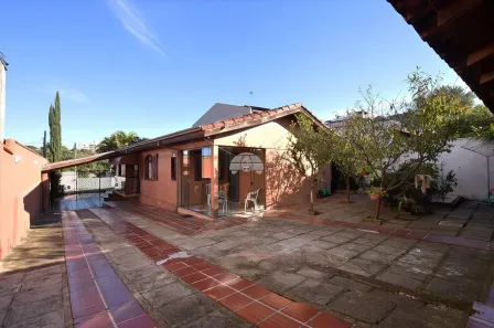 Casa com 3 Quartos à venda, 200m² no Novo Mundo, Curitiba