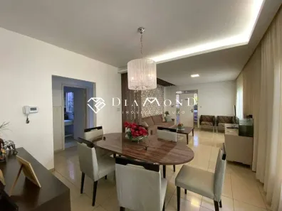 Casa com 3 Quartos à venda, 248m² no Umuarama, Uberlândia