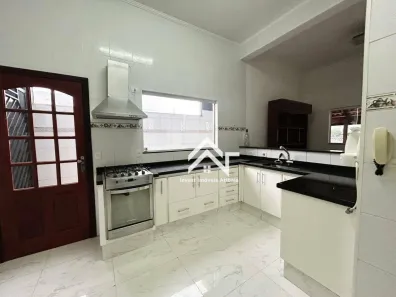 Casa com 3 Quartos para alugar, 276m² no Jardim Maristela, Atibaia