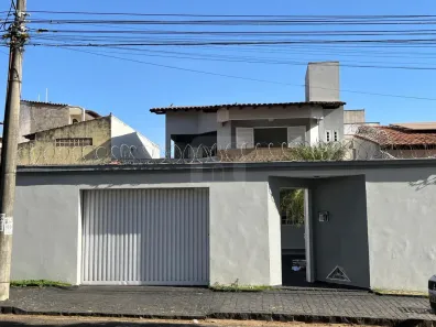 Sobrado com 3 Quartos à venda, 293m² no Marta Helena, Uberlândia